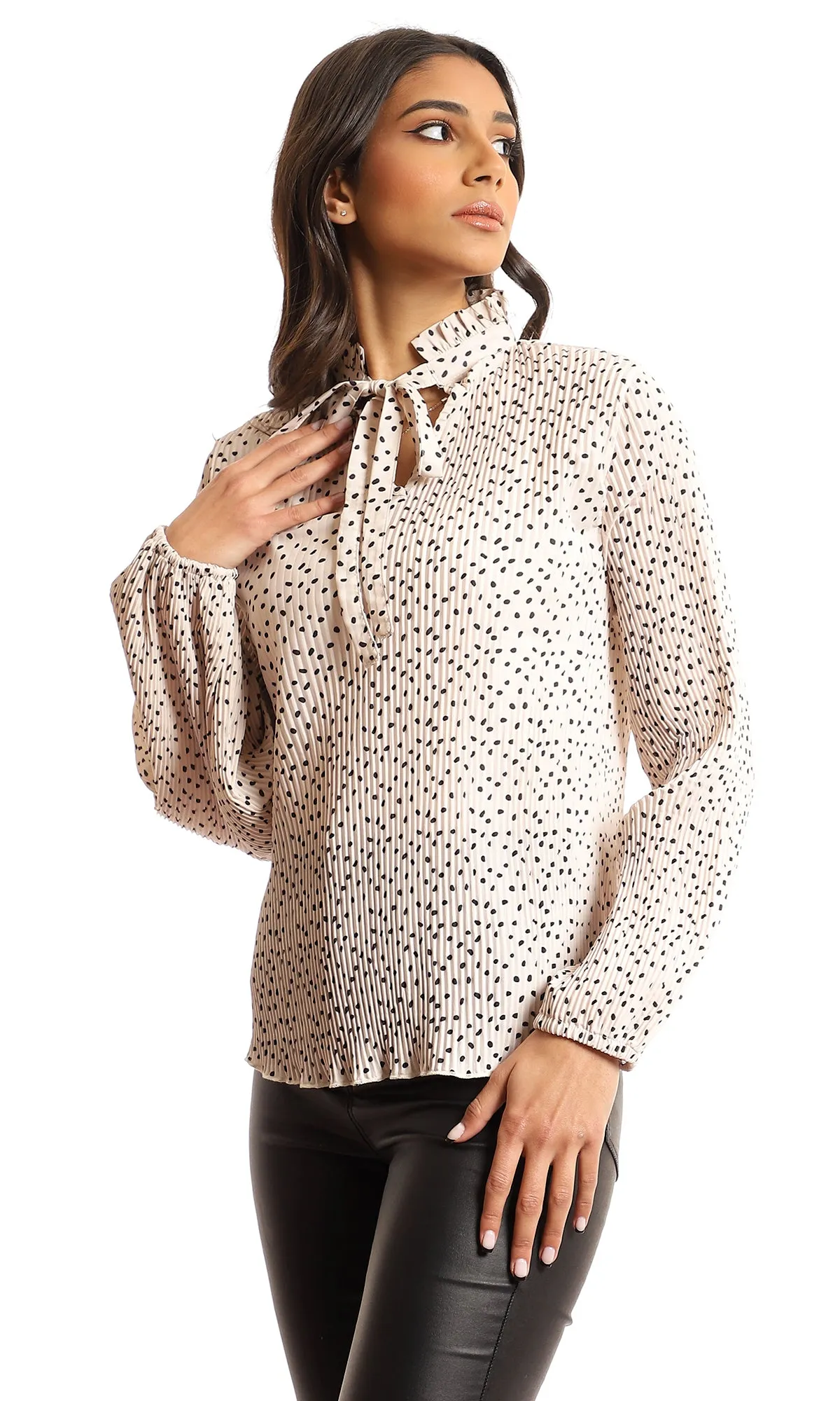 97293 Plisse Ruffled V-Neck Polyester Blouse - Off White & Black