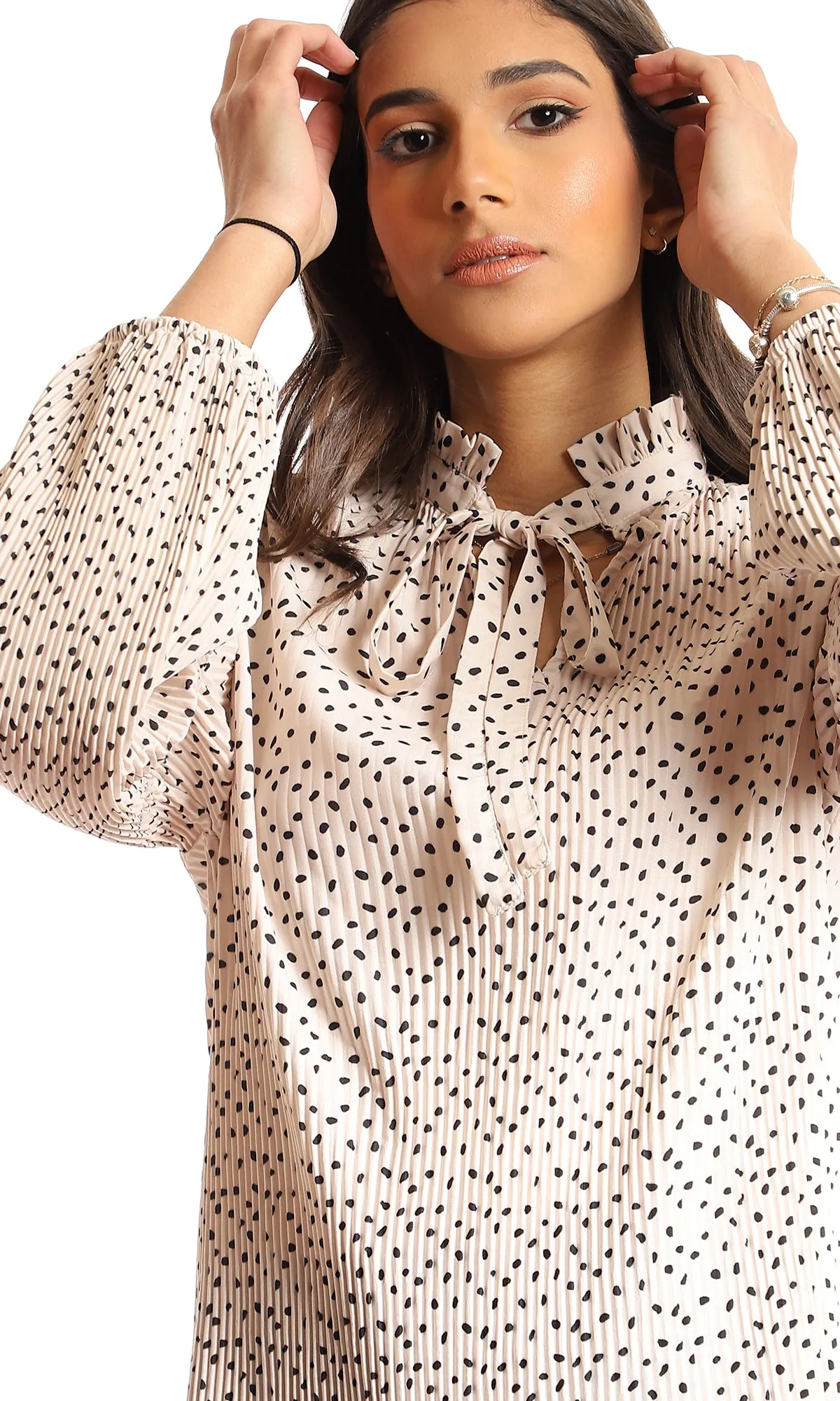 97293 Plisse Ruffled V-Neck Polyester Blouse - Off White & Black