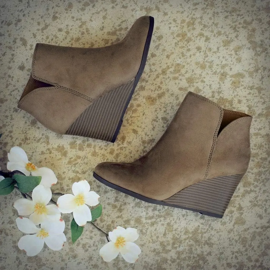 Cathalem Ankle Booties for Women,Womens Ankle Boots Pointed Toe Faux Stacked Chunky Heels Tassels Side Zipper Booties